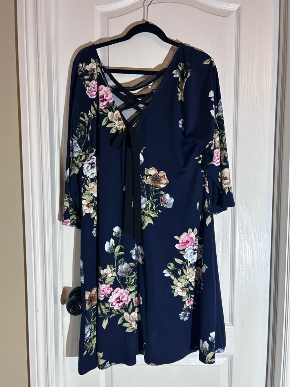 Fortune and ivy Plus Size Navy Floral V-Neck Swing Dress - Picture 3 of 5